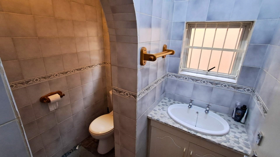 To Let 2 Bedroom Property for Rent in De Kuilen Western Cape